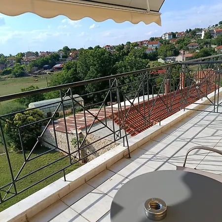 Smallhotel - * Vevi