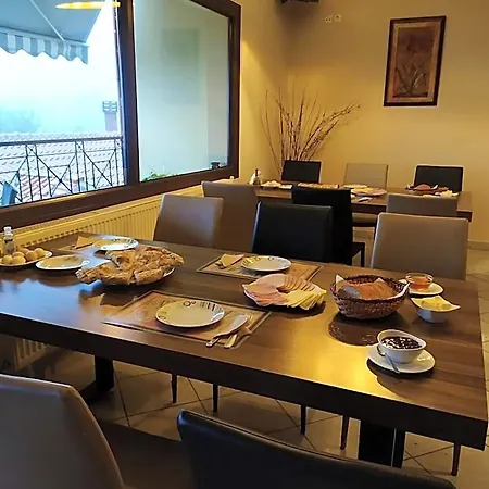 Smallhotel - *