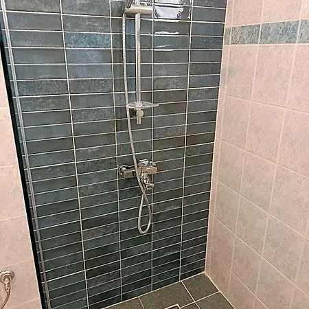 Smallhotel - *