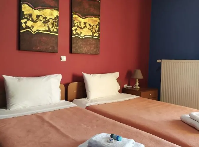 Smallhotel - *